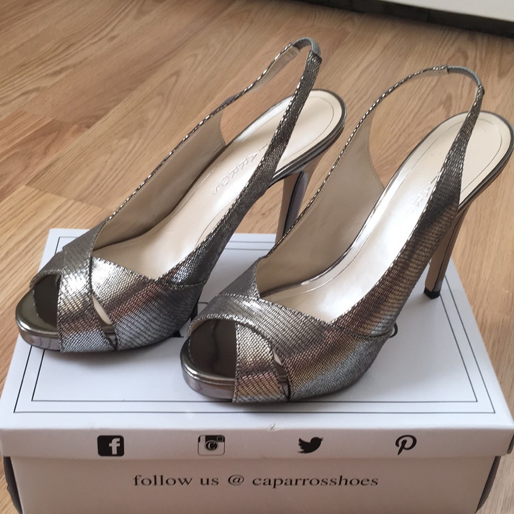 Like new! Caparros peep toe platform high heels 9B